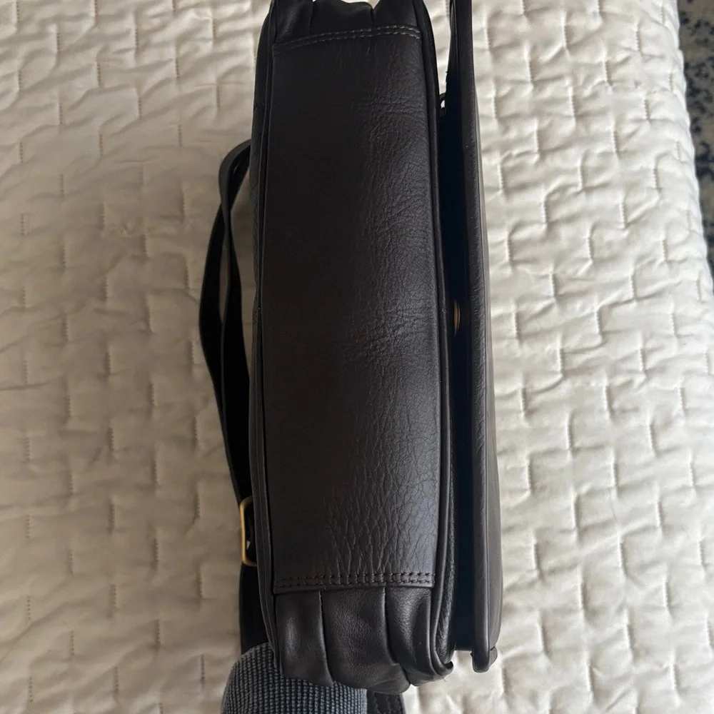 ILI New York Toronto Dark Brown Genuine Leather Messenger Bag